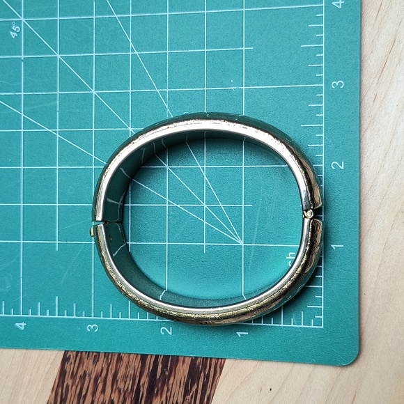 Inged Tab Insert Bracelet Engraved Desigh Floral Light Gold Tone Metal - Picture 10 of 12